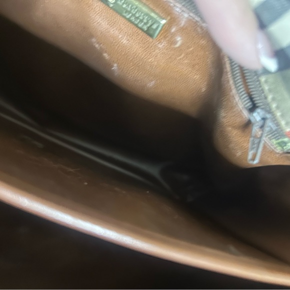 Amazing Burberry Purse 🐴🐴 - Picture 9 of 9